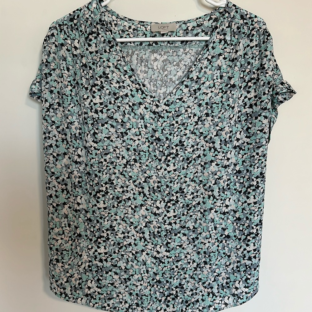 Loft short sleeve printed blouse.